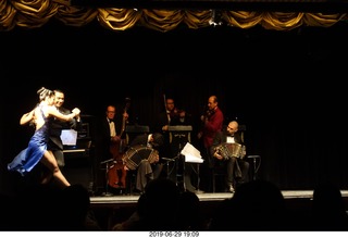 92 a0e. Buenos Aires - Tango show