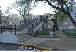 7 a0f. Chile - Santiago park - morning run - bridge