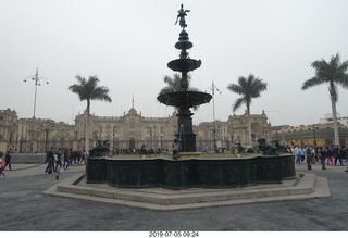 281 a0f. Peru - Lima tour - fountain