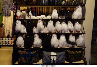 463 a0f. Peru - Aranwa hotel shop