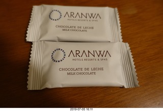 482 a0f. Peru - Aranwa hotel  - chocolates