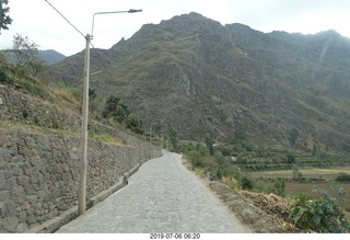 102 a0f. Peru - drive to Aguas Calientes Vistadome Train station