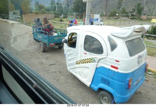 71 a0f. Peru - drive to cusco - three wheeler
