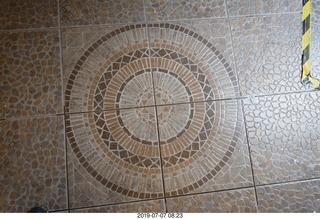 88 a0f. Peru - drive to cusco - market - floor