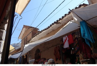 99 a0f. Peru - drive to cusco - market