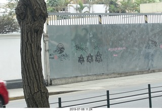 149 a0f. Peru - Lima - graffiti - jewish stars maybe?