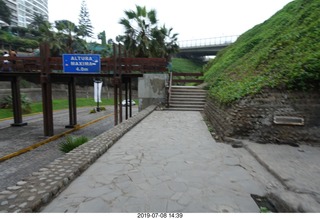 197 a0f. Peru - Lima - walk around