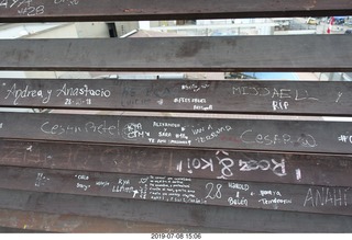 234 a0f. Peru - Lima - Pacific Ocean beach - graffiti