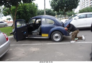 245 a0f. Peru - Lima - walk - Volkswagon repair