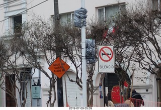 20 a0f. Peru - Lima - morning run  - no horn honking sign