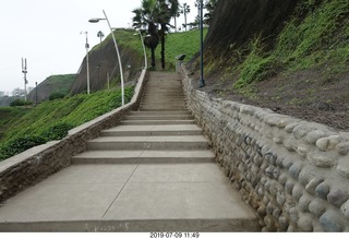 82 a0f. Peru - Lima - beach walk