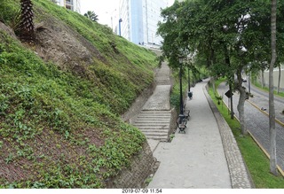 86 a0f. Peru - Lima - beach walk