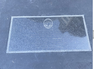 33 a0y. Argentina - Buenos Aires - morning run - egg sculpture sign