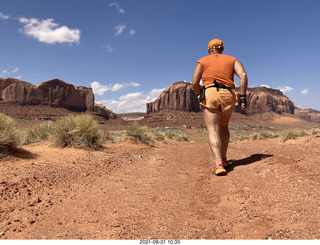609 a16. Monument Valley run + Adam