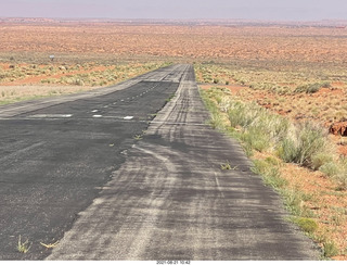 622 a16. Monument Valley Airport UT25