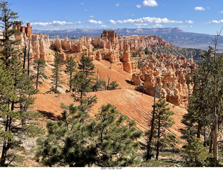 109 a18. Bryce Canyon - Peekaboo hike