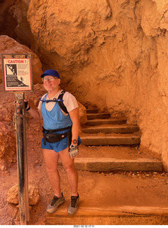 160 a18. Bryce Canyon - Wall Street hike - Adam - sign