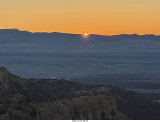 16 a18. Bryce Canyon moment of sunrise
