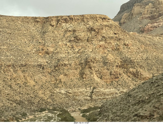 487 a18. Arizona I-15 Virgin River drive - amazing rocks and views