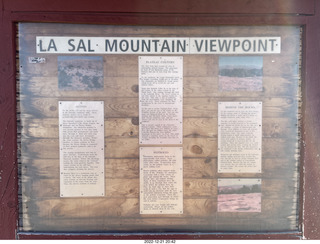 20 a1n. Utah - Canyonlands sign