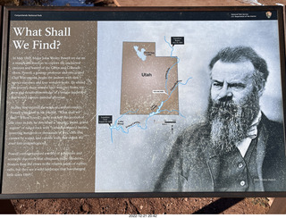 59 a1n. Utah - Canyonlands - sign