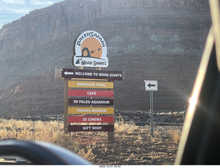 291 a1n. Utah - Dinosaur museum shopping center