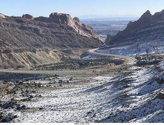 105 a1n. Utah - driving from moab to hanksville - Interstate 70 - San Rafael Reef