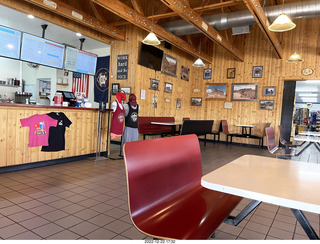 144 a1n. Utah - Hanksville - lunch place