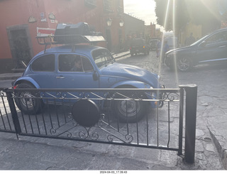 108 a24. San Miguel de Allende  - VW beetle