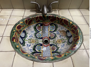 105 a24. San Miguel de Allende - Hecho en Mexico restaurant - sink