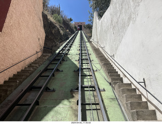 84 a24. Guanajuato - lift