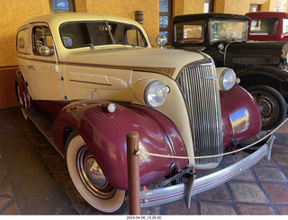 98 a24. town of Tequila tour  - how they make tequila - old cars