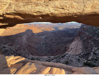420 a2q. Utah - Canyonlands National Park - Mesa Arch