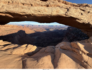 421 a2q. Utah - Canyonlands National Park - Mesa Arch