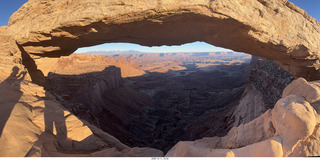 425 a2q. Utah - Canyonlands National Park - Mesa Arch