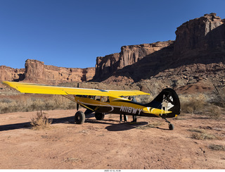 38 a2q. Utah - Mineral Canyon - yellow Husky NII8WY