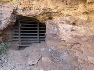 138 a2q. Utah - Mineral Canyon hike - mine