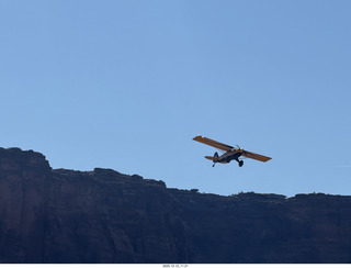 154 a2q. Utah - Mineral Canyon hike - Husky takeoff