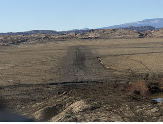 288 a2q. aerial - Utah - canyonlands - Temple Mountain (very soft)