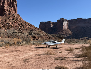 340 a2q. Utah - Hidden Splendor - N8377W