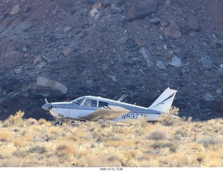 358 a2q. Utah - Hidden Splendor hike - N8377W