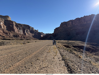 362 a2q. Utah - Hidden Splendor hike - Heather and Tyler