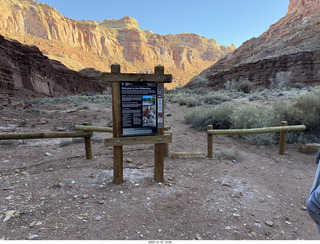 390 a2q. Utah - Hidden Splendor hike - sign