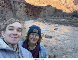 445 a2q. Utah - Hidden Splendor hike - Tyler and Heather