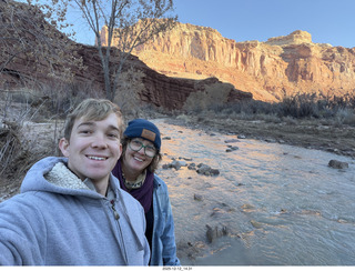 454 a2q. Utah - Hidden Splendor hike - Tyler and Heather