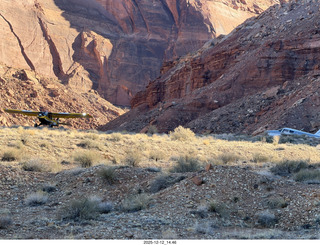 479 a2q. Utah - Hidden Splendor hike - yellow Husky and N8377W