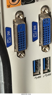computer Navion back - video connectors